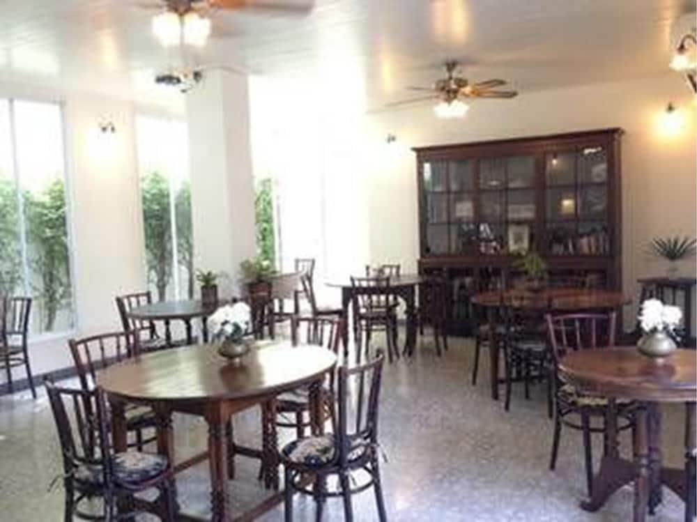Ssip Boutique Dhevej Bangkok (Adults Only) Hotel Екстериор снимка